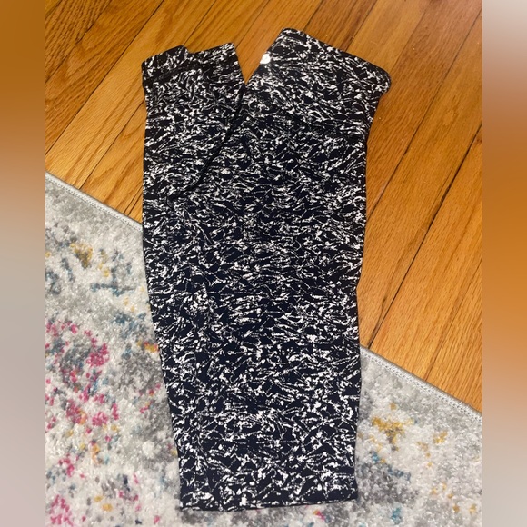 Lululemon Women’s 28” Black/White Leggings - Picture 2 of 3